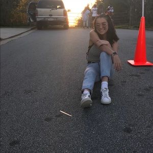 Meet your Posher, Leslie